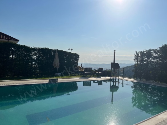 Mahmudiye Sapanca Satılık Villa |  4+1 Oda | 250M2 350.000$ Eşyalı  | Villa Ve Müstakil | Doğalgaz(Kombi) | 3 Banyo | 3 Yatak Odası Resim-4