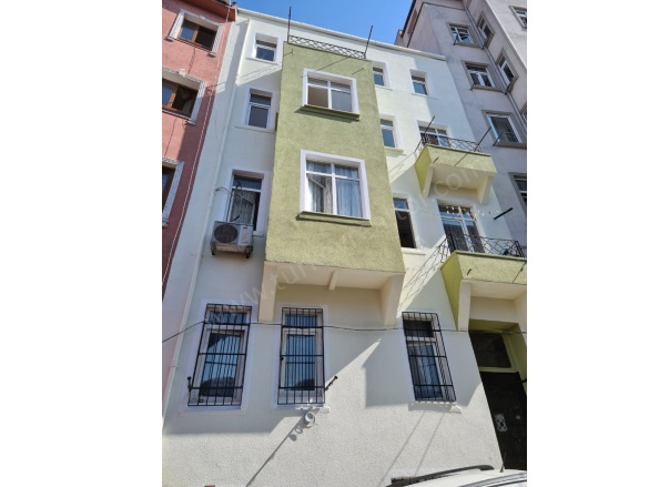 Kalyoncu Kulluğu Mah. Beyoğlu Satılık Bina |  8+ Oda | 250M2 390.000$  Krediye Uygun  | Doğalgaz(Kombi) | 1 Banyo Resim-3