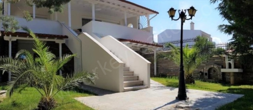 .. .. Satılık İkinci El Daireler |  4+1 Oda | 204M2 328.000$ | Bahçe Dubleksi | 1 Banyo | 4 Yatak Odası Resim-2