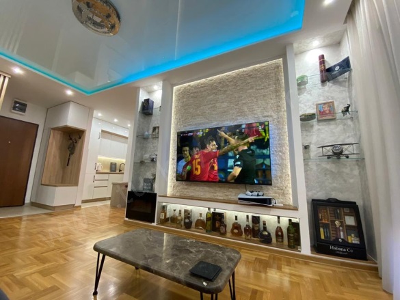 .. Centar Satılık İkinci El Daireler |  1+1 Oda | 48M2 176.000$ Eşyalı  | 5. Kat | Klima | 1 Banyo | 1 Yatak Odası Resim-2