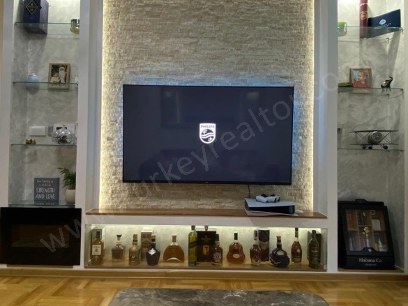 .. Centar Satılık İkinci El Daireler |  1+1 Oda | 48M2 176.000$ Eşyalı  | 5. Kat | Klima | 1 Banyo | 1 Yatak Odası Resim-3