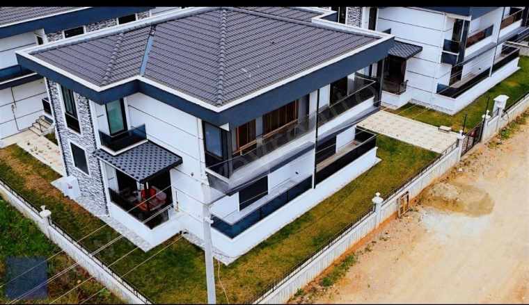Kocaeli Yeniköyde Merkezi Konumda Satılık Villa 3+1 Başiskele Yeniköy Merkez Mah