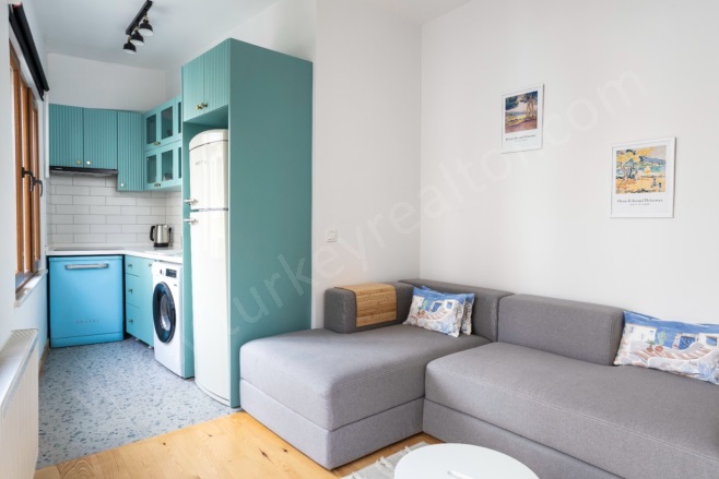 Tomtom Mah. Beyoğlu Satılık İkinci El Daireler |  2+1 Oda | 70M2 200.000$  Krediye Uygun  Eşyalı  | 2. Kat | Doğalgaz(Kombi) | 1 Banyo | 2 Yatak Odası Resim-4