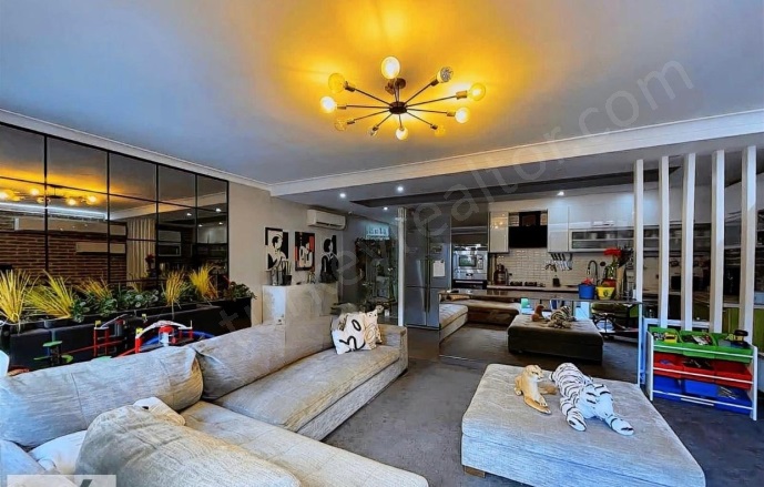 Halil Rıfat Paşa Mah. Şişli Satılık İkinci El Daireler |  2.5+1 Oda | 200M2 465.000$  Krediye Uygun  | Bahçe Katı | Doğalgaz(Kombi) | 2 Banyo | 2 Yatak Odası Resim-3