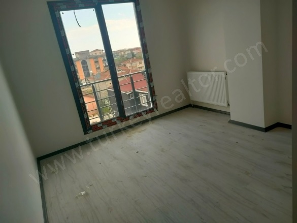Fevzipaşa Mah. Silivri Satılık Daire |  2+1 Oda | 95M2 80.000$  Krediye Uygun  | 3. Kat | Doğalgaz(Kombi) | 1 Banyo | 2 Yatak Odası Resim-3
