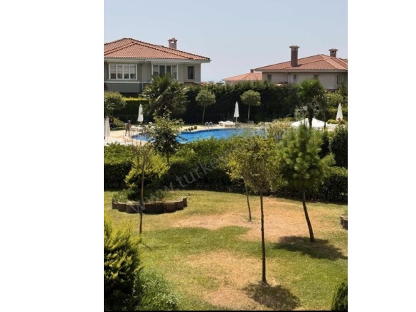 Marmara Mah. Beylikdüzü Satılık İkinci El Daireler |  2+1 Oda | 130M2 258.000$  Krediye Uygun  | 1. Kat | Doğalgaz(Kombi) | 2 Banyo | 2 Yatak Odası Resim-5