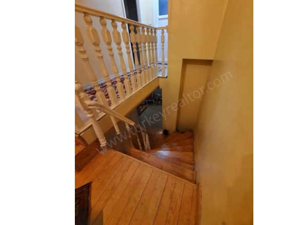 Ali Kuşçu Mah. Fatih Satılık Bina |  6+2 Oda | 300M2 460.000$  Krediye Uygun  | Doğalgaz(Kombi) | 3 Banyo | 6 Yatak Odası Resim-4