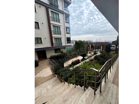 Adnan Kahveci Mah. Beylikdüzü Satılık İkinci El Daireler |  2+1 Oda | 110M2 144.500$  Krediye Uygun  | 3. Kat | Doğalgaz(Kombi) | 2 Banyo | 2 Yatak Odası Resim-1