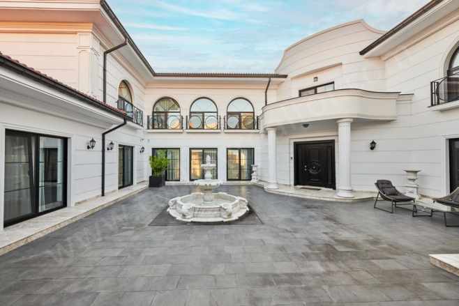 istanbul Büyükçekmecede Özel Havuzlu Prestijli 7+2 Müstakil Satılık Villa Alkent 2000 Mah