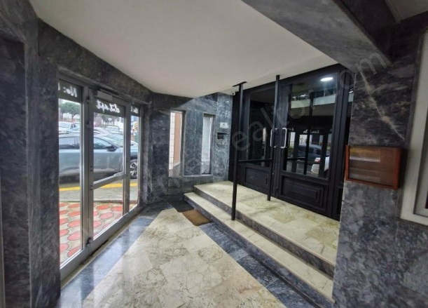 Hamidiye Mah. Kağıthane Satılık İkinci El Daireler |  3+1 Oda | 140M2 275.000$  Krediye Uygun  | 4. Kat | Doğalgaz(Kombi) | 1 Banyo | 3 Yatak Odası Resim-5