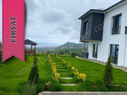 Arsin Merkez Satılık Villa 3+1 200 M2 | Villa Ve Müstakil | Doğalgaz(Kombi) | 2 Banyo | 3 Yatak Odası