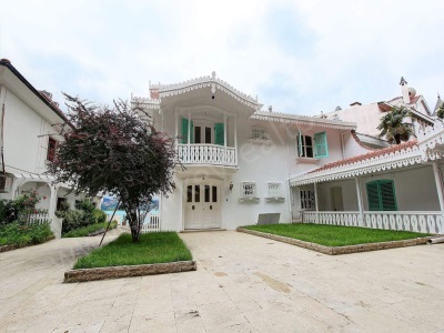 Sarıyerde Yeni Tadilatlı Satılık Villa Yalı 6+1 Yeniköy Mah