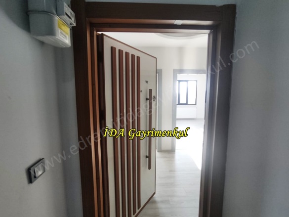 Hamidiye Mah. Edremit Satılık Daire |  3+1 Oda | 145M2 5.950.000Tl  Krediye Uygun  | 5. Kat | Doğalgaz(Kombi) | 2 Banyo | 3 Yatak Odası Resim-2