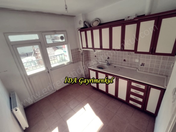 Camivasat Mah. Edremit Kiralık Daire |  2+1 Oda | 100M2 Aylık 15.000Tl | 2. Kat | Doğalgaz(Kombi) | 1 Banyo | 2 Yatak Odası Resim-4