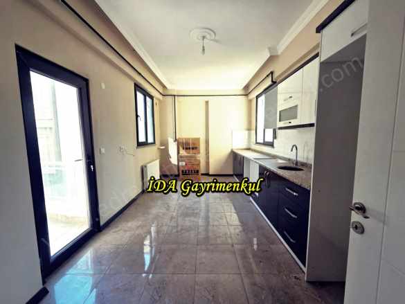 idadan Edremit Gazicelalde Kapalı Otoparklı Doğalgazlı Kiralık Daire Geniş 2+1 Gazicelal Mah