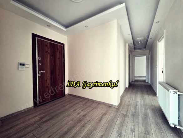 idadan Edremit C Ayağında Lüks Binada Doğalgazlı Kiralık Daire 3+1 Cennetayağı Mah