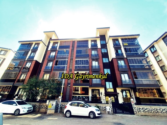 Atatürk Mah. Edremit Satılık Daire |  3+1 Oda | 175M2 5.350.000Tl  Krediye Uygun  | 3. Kat | Doğalgaz(Kombi) | 2 Banyo | 3 Yatak Odası Resim-1