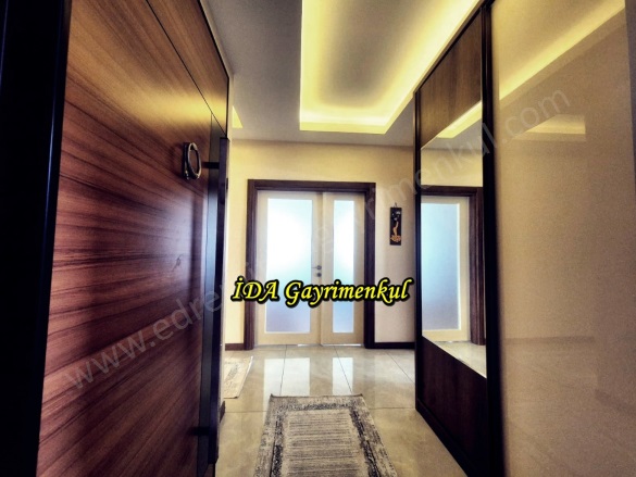 Atatürk Mah. Edremit Satılık Daire |  3+1 Oda | 175M2 5.350.000Tl  Krediye Uygun  | 3. Kat | Doğalgaz(Kombi) | 2 Banyo | 3 Yatak Odası Resim-5