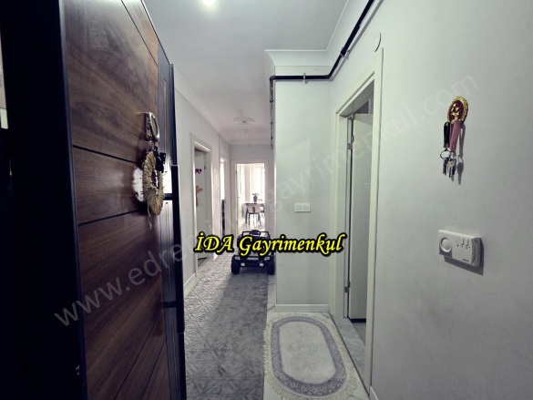 Tuzcumurat Mah. Edremit Satılık Daire |  2+1 Oda | 115M2 3.300.000Tl  Krediye Uygun  | 3. Kat | Doğalgaz(Kombi) | 1 Banyo | 2 Yatak Odası Resim-3