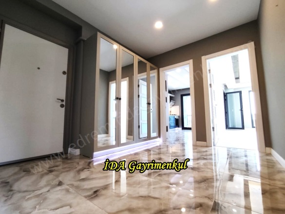 Cennetayağı Mah. Edremit Kiralık Daire |  4+1 Oda | 185M2 Aylık 42.000Tl | 4. Kat | Doğalgaz(Kombi) | 2 Banyo | 4 Yatak Odası Resim-1