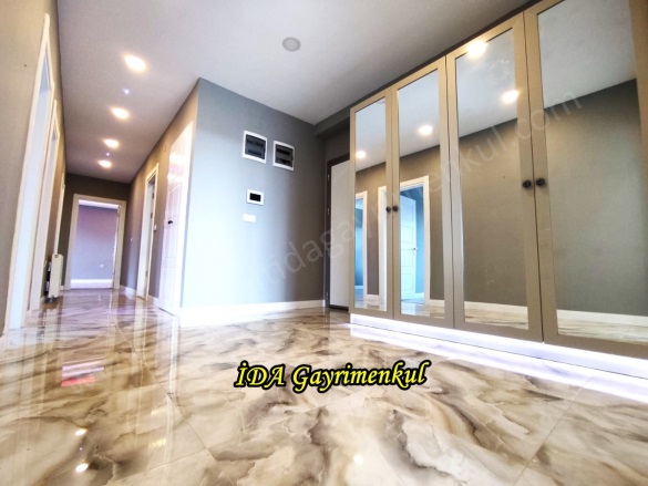 Cennetayağı Mah. Edremit Kiralık Daire |  4+1 Oda | 185M2 Aylık 42.000Tl | 4. Kat | Doğalgaz(Kombi) | 2 Banyo | 4 Yatak Odası Resim-2