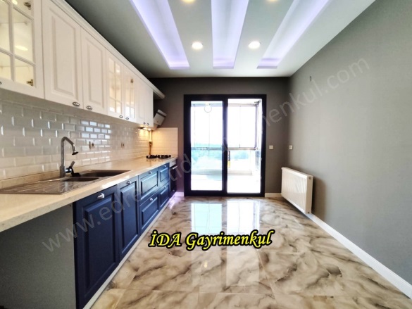 Cennetayağı Mah. Edremit Kiralık Daire |  4+1 Oda | 185M2 Aylık 42.000Tl | 4. Kat | Doğalgaz(Kombi) | 2 Banyo | 4 Yatak Odası Resim-4