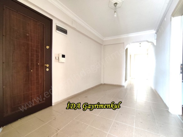 Gazicelal Mah. Edremit Kiralık Daire |  3+1 Oda | 165M2 Aylık 24.000Tl | 5. Kat | Doğalgaz(Kombi) | 2 Banyo | 3 Yatak Odası Resim-3