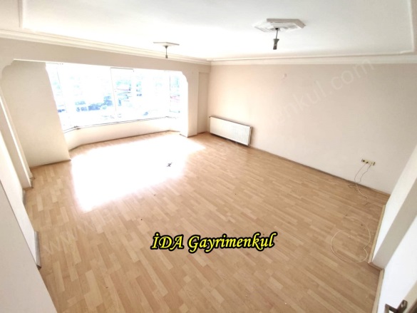 Gazicelal Mah. Edremit Kiralık Daire |  3+1 Oda | 165M2 Aylık 24.000Tl | 5. Kat | Doğalgaz(Kombi) | 2 Banyo | 3 Yatak Odası Resim-4