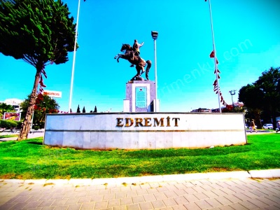İdadan Edremit Meydanda Lüks Plazada Kiralık Ofis  Büro 2+1 İşyeri Hamidiye Mah