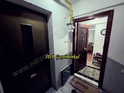 İdadan Edremit Merkezde Doğalgazlı Cadde Üzeri Satılık Daire Fırsat 3+1 Gaziilyas Mah