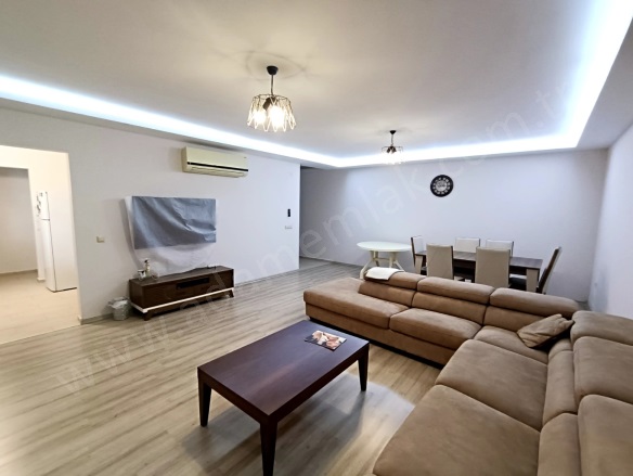 Değirmendere Mah. Kuşadası Satılık Daire |  3+1 Oda | 139M2 7.500.000Tl  Krediye Uygun  Eşyalı  | 4. Kat | Klima | 2 Banyo | 3 Yatak Odası Resim-3