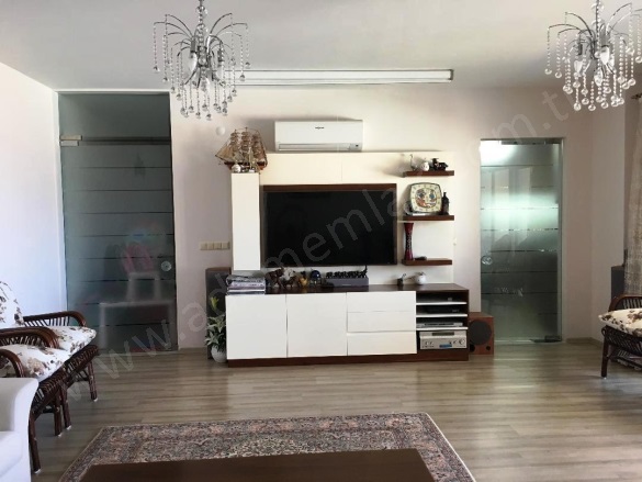 Değirmendere Mah. Kuşadası Satılık Daire |  3+1 Oda | 132M2 8.000.000Tl  Krediye Uygun  | 5. Kat | Doğalgaz(Kombi) | 2 Banyo | 3 Yatak Odası Resim-4