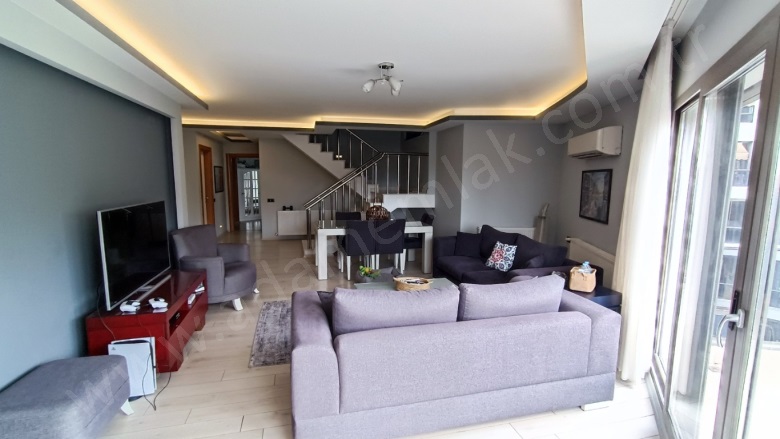 Ege Mah. Kuşadası Satılık Daire |  4+1 Oda | 240M2 9.700.000Tl  Krediye Uygun  | 4. Kat | Merkezi Isınma | 4 Banyo | 4 Yatak Odası Resim-4