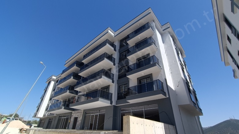 İkiçeşmelik Mah. Kuşadası Satılık Daire |  3+1 Oda | 140M2 9.500.000Tl | 1. Kat | Yerden Isıtma | 2 Banyo | 3 Yatak Odası Resim-1