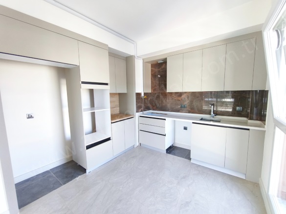 Değirmendere Mah. Kuşadası Satılık Daire |  2+1 Oda | 110M2 5.950.000Tl | 3. Kat | Yerden Isıtma | 2 Banyo | 2 Yatak Odası Resim-3