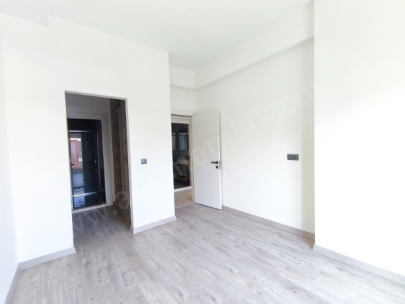 Değirmendere Mah. Kuşadası Satılık Daire |  2+1 Oda | 110M2 5.950.000Tl | 3. Kat | Yerden Isıtma | 2 Banyo | 2 Yatak Odası Resim-5