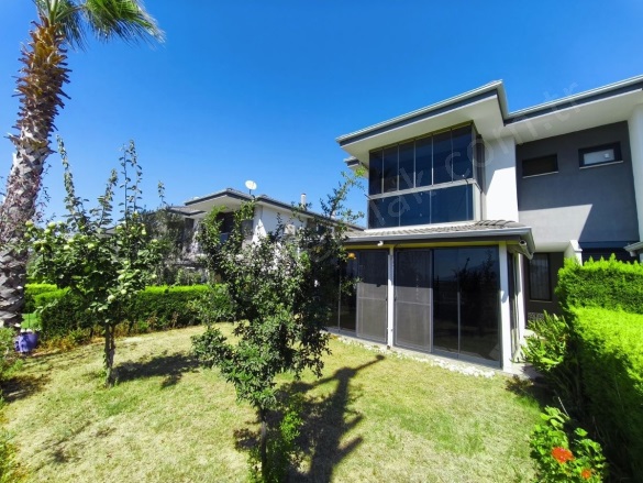 Soğucak Mah. Kuşadası Satılık Villa |  3+1 Oda | 150M2 10.650.000Tl | Villa | Klima | 3 Banyo | 3 Yatak Odası Resim-3