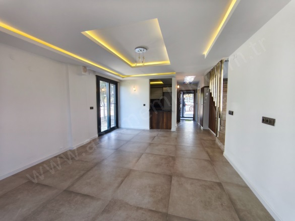 Soğucak Mah. Kuşadası Satılık Villa |  3+1 Oda | 150M2 10.650.000Tl | Villa | Klima | 3 Banyo | 3 Yatak Odası Resim-4