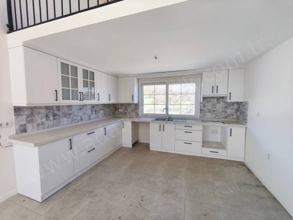 Caferli Mah. Kuşadası Satılık Müstakil Villa |  3+1 Oda | 278M2 18.500.000Tl  Krediye Uygun  | Villa Ve Müstakil | Yerden Isıtma | 3 Banyo | 2 Yatak Odası Resim-5