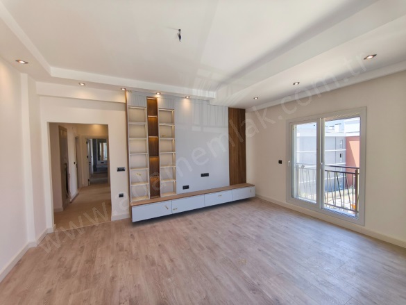 Değirmendere Mah. Kuşadası Satılık Daire |  3+1 Oda | 145M2 6.500.000Tl | 3. Kat | Yerden Isıtma | 2 Banyo | 3 Yatak Odası Resim-4