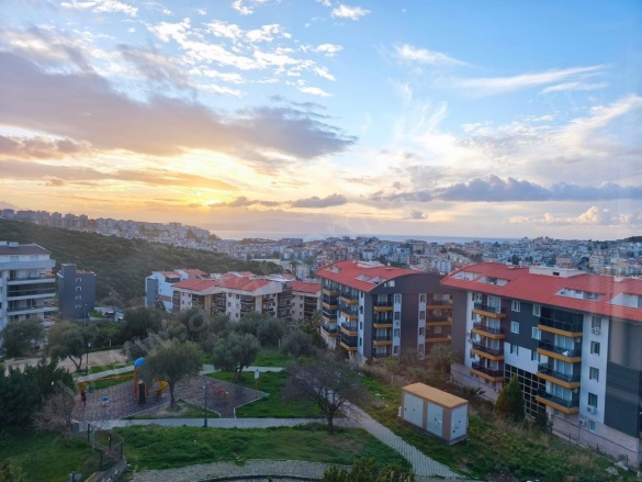 İkiçeşmelik Mah. Kuşadası Satılık Dubleks Daire |  4+1 Oda | 280M2 9.450.000Tl  Krediye Uygun  | Çatı Dubleksi | Doğalgaz(Kombi) | 2 Banyo | 4 Yatak Odası Resim-2