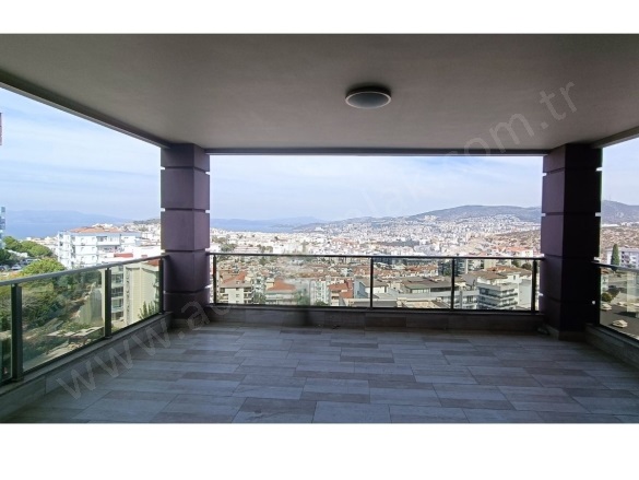 Kadınlar Denizi Mah. Kuşadası Satılık Daire |  3+1 Oda | 160M2 9.950.000Tl | 4. Kat | Yerden Isıtma | 2 Banyo | 3 Yatak Odası Resim-1