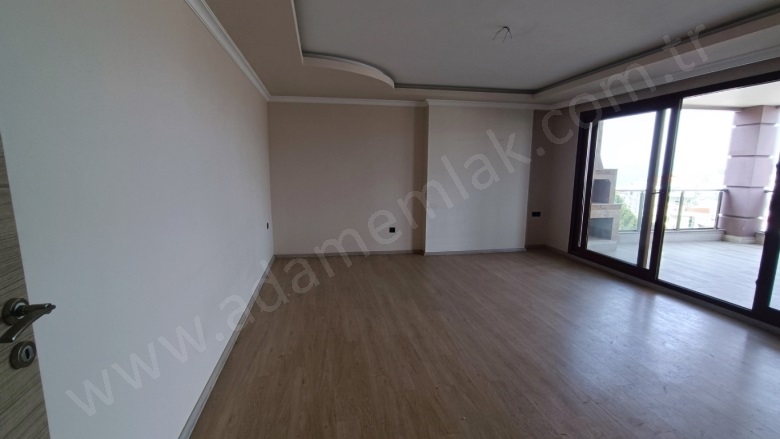 Kadınlar Denizi Mah. Kuşadası Satılık Daire |  3+1 Oda | 160M2 9.950.000Tl | 4. Kat | Yerden Isıtma | 2 Banyo | 3 Yatak Odası Resim-3