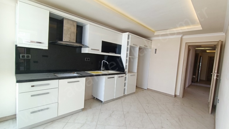 Kadınlar Denizi Mah. Kuşadası Satılık Daire |  3+1 Oda | 160M2 9.950.000Tl | 4. Kat | Yerden Isıtma | 2 Banyo | 3 Yatak Odası Resim-5