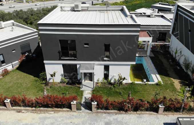 Kuşadası Karaova’Da Satılık Villa Özel Otopark Ve Havuzlu 5+1 Karaova Mah