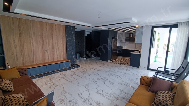 Karaova Mah. Kuşadası Satılık Villa |  5+1 Oda | 270M2 24.750.000Tl Eşyalı  | Villa Ve Müstakil | Yerden Isıtma | 5 Banyo | 5 Yatak Odası Resim-3