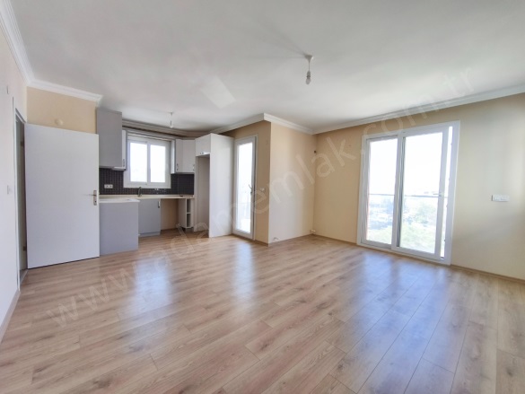 Değirmendere Mah. Kuşadası Satılık Daire |  2+1 Oda | 80M2 5.500.000Tl  Krediye Uygun  | 1. Kat | Kat Kaloriferi | 1 Banyo | 2 Yatak Odası Resim-1