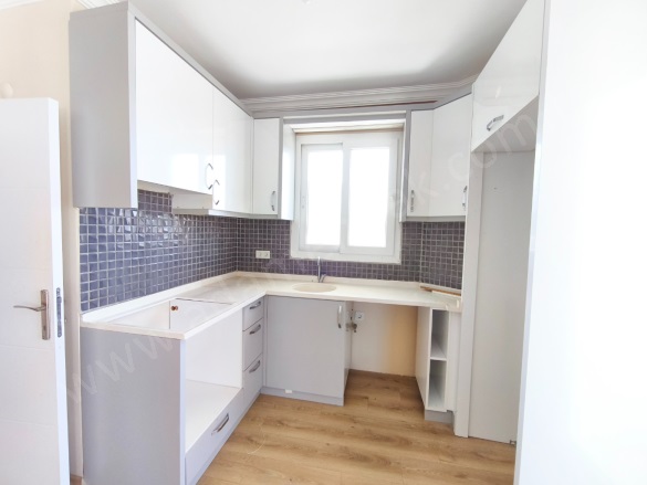 Değirmendere Mah. Kuşadası Satılık Daire |  2+1 Oda | 80M2 5.500.000Tl  Krediye Uygun  | 1. Kat | Kat Kaloriferi | 1 Banyo | 2 Yatak Odası Resim-5