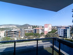 Kuşadası İkiçeşmelik Mah. Satılık Daire 3+1 130 M2 | 1. Kat | Yerden Isıtma | 2 Banyo | 3 Yatak Odası