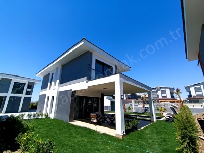Kuşadası Güzelçamlıda 3+1 Havuzlu Müstakil Satılık Villa Güzelçamlı Mah